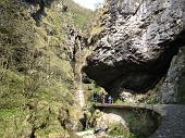 Splendida Val Vertova! Sul sentiero 527 fino al Sedernèl e Bivacco Testa il 25 aprile 2010